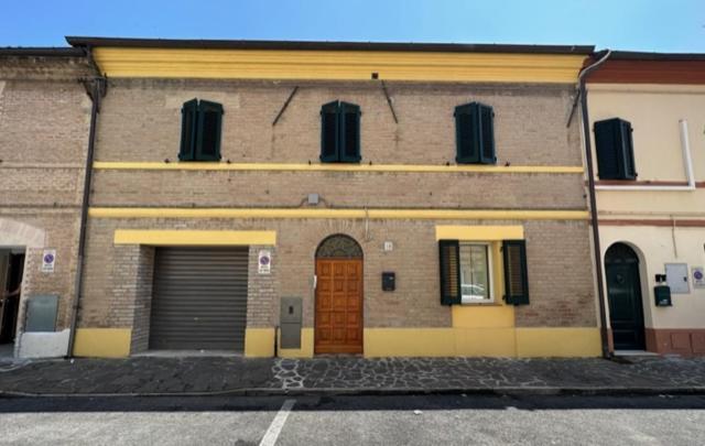 Affittacamere Il Cortile Chiaravalle Marche Exteriér fotografie