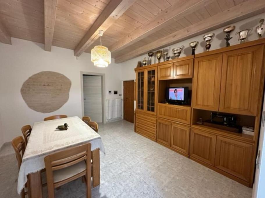 Affittacamere Il Cortile Chiaravalle Marche Exteriér fotografie