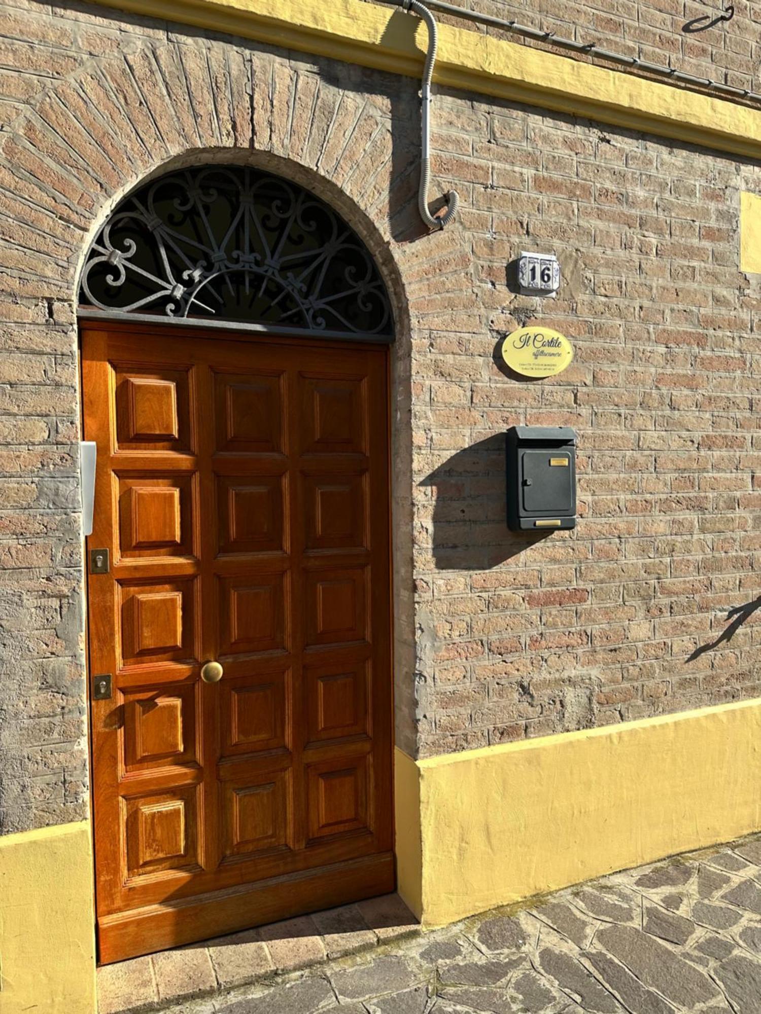 Affittacamere Il Cortile Chiaravalle Marche Exteriér fotografie